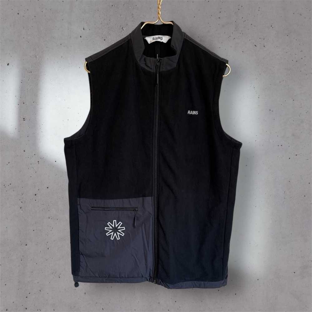 NWT RAINS fleece vest unisex Medium in black